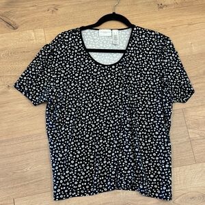 Liz Claiborne Gray and White Flower Patterned Top L 24 in Pit 2 Pit 21